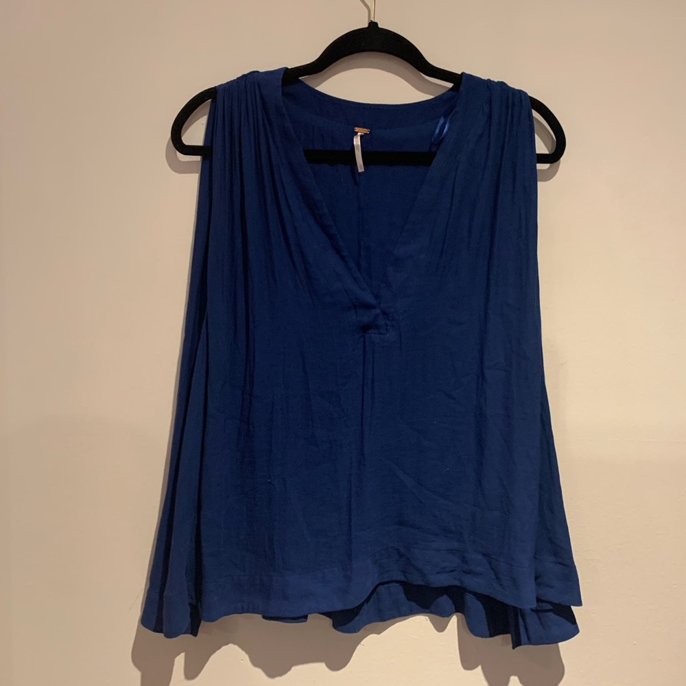 Free People rich blue sleeveless blouse💙